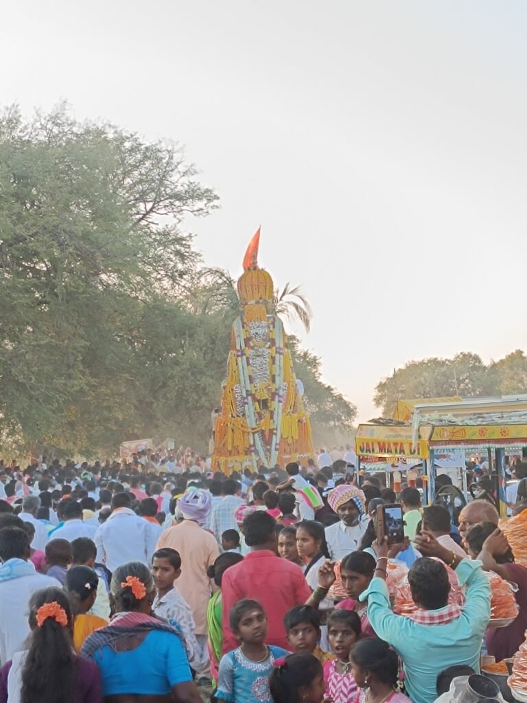 ಯಾದಗಿರಿ ತಾಲೂಕಿನ ಸುಕ್ಷೇತ್ರ ಇಡ್ಲೂರಿನಲ್ಲಿ ಸಾವಿರಾರು ಭಕ್ತರ ಜಯಘೋಷಗಳ ಮಧ್ಯೆ ಶ್ರೀ ಶಂಕರಲಿಂಗೇಶ್ವರ ರಥೋತ್ಸವವು ವಿಜ್ರುಂಭಣೆಯಿಂದ ಜರುಗಿತು.