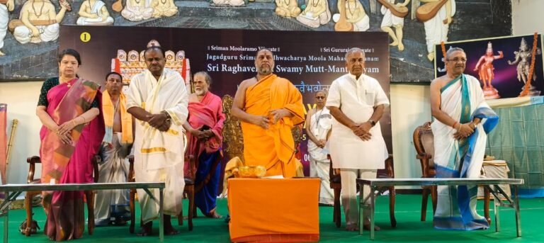 ಸಚಿವ ಎನ್ ಎಸ್ ಬೋಸರಾಜು ಹಾಗೂ ಕೇಂದ್ರ ಸಚಿವ ಹೆಚ್ ಡಿ ಕುಮಾರಸ್ವಾಮಿ ಬಾಗಿ