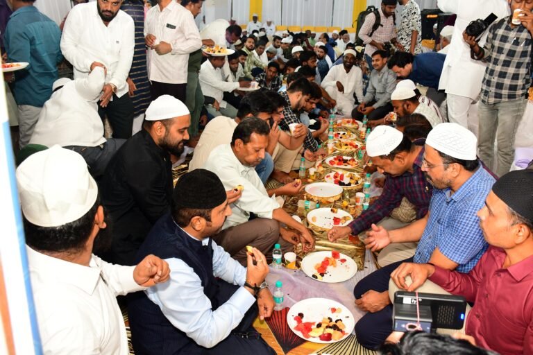 ಕಲಬುರಗಿಯಲ್ಲಿ ಯುನೈಟೆಡ್ ಹಾಸ್ಪಿಟಲ್‌ನಿಂದ ರಂಜಾನ್ ನಿಮಿತ್ತ ಗುರುವಾರ ಹಮ್ಮಿಕೊಂಡಿದ್ದ ಇಫ್ತಾರ್.