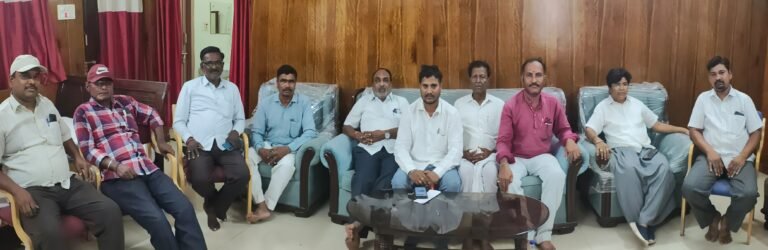 ಚಿಂಚೋಳಿ ಪಟ್ಟಣದ ಪೋಲಕಪಳ್ಳಿ ಹರವಲಯದ ಪ್ರವಾಸಿಗ ಮಂದಿರದಲ್ಲಿ ಗುರುವಾರರಂದು ತಾಲೂಕ ವೀರಶೈವ ಲಿಂಗಾಯತ ಸಮಾಜದ ತಾಲೂಕ ಅಧ್ಯಕ್ಷರಾದ ಸಜೀವ ಕುಮಾರ್ ಪಾಟೀಲ್ ಅವರು ಪತ್ರಿಕಾಗೋಷ್ಠಿ.