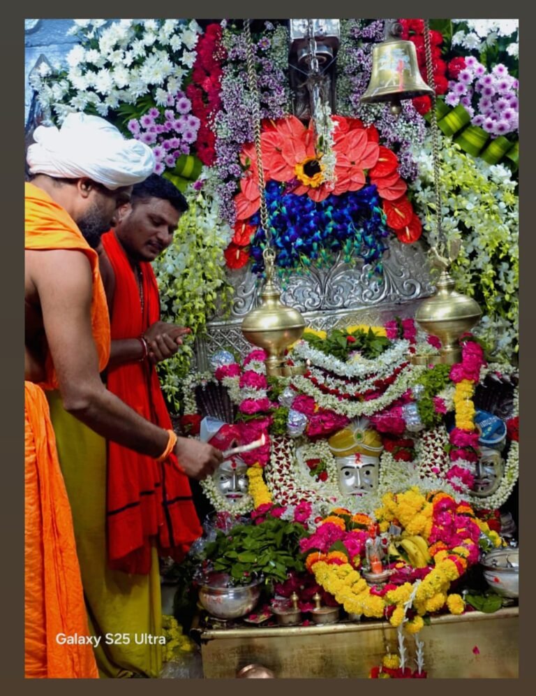 ಶ್ರೀ ಕ್ಷೇತ್ರ ರೇವಗ್ಗಿ (ರಟಕಲ್) ಶ್ರೀ ರೇವಣಸಿದ್ದೇಶ್ವರ ದೇವಸ್ಥಾನದಲ್ಲಿ ಶ್ರಾವಣ ಮಾಸದ ನಿರ್ಮತವಾಗಿ ಪುರಾಣ ಪ್ರವಚನ ಕಾರ್ಯಕ್ರಮವನ್ನು ಹಮ್ಮಿಕೊಳ್ಳಲಾಯಿತು.