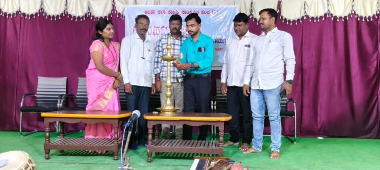 ಜಾನಪದ ಸಾಂಸ್ಕ್ರತಿಕ ಕಾರ್ಯಕ್ರಮದ ಉದ್ಘಾಟನೆಯನ್ನು ಸುದ್ದಿ ಈ ದಿನ ಪತ್ರಿಕೆಯ ಸಂಪಾದಕರಾದ ಶಿವಾನಂದ ಮೆಂತೆ ನೆರವೇರಿಸಿದರು.